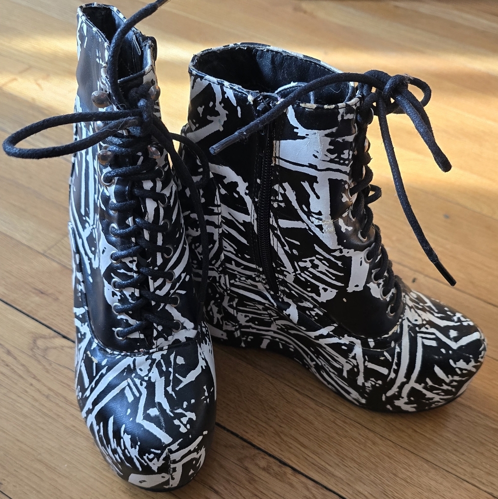 Vintage Y2K Paint Splatter Wedge Heel